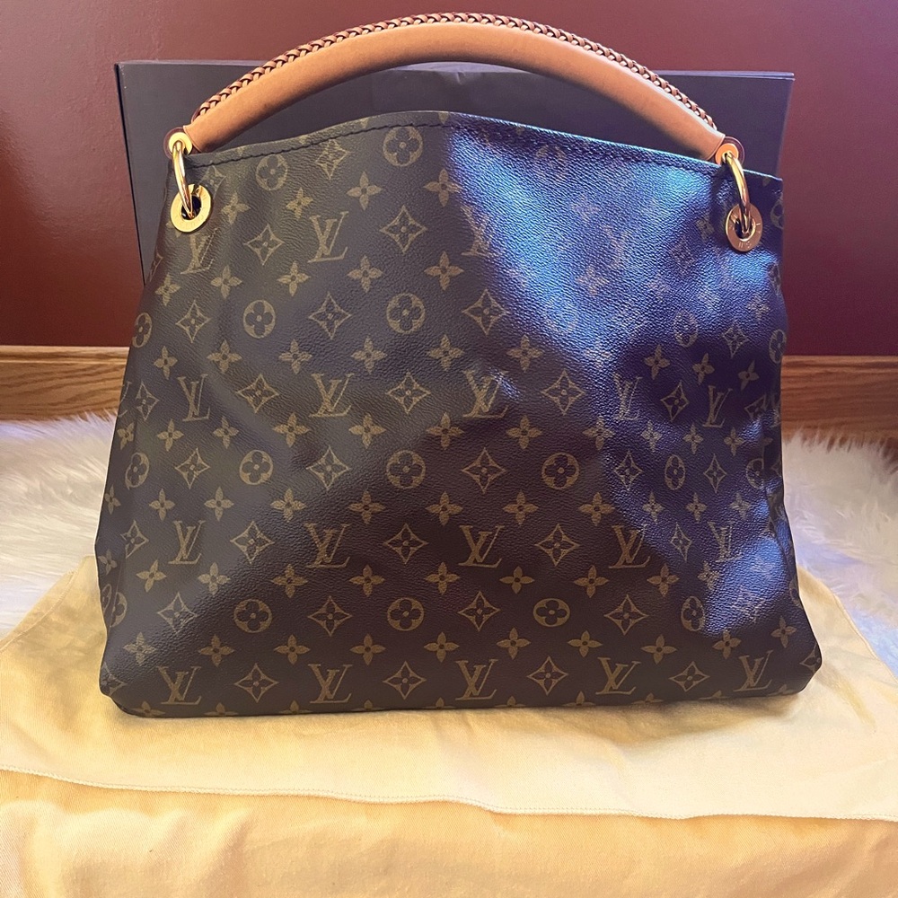 Louis Vuitton Artsy MM Beauty!
